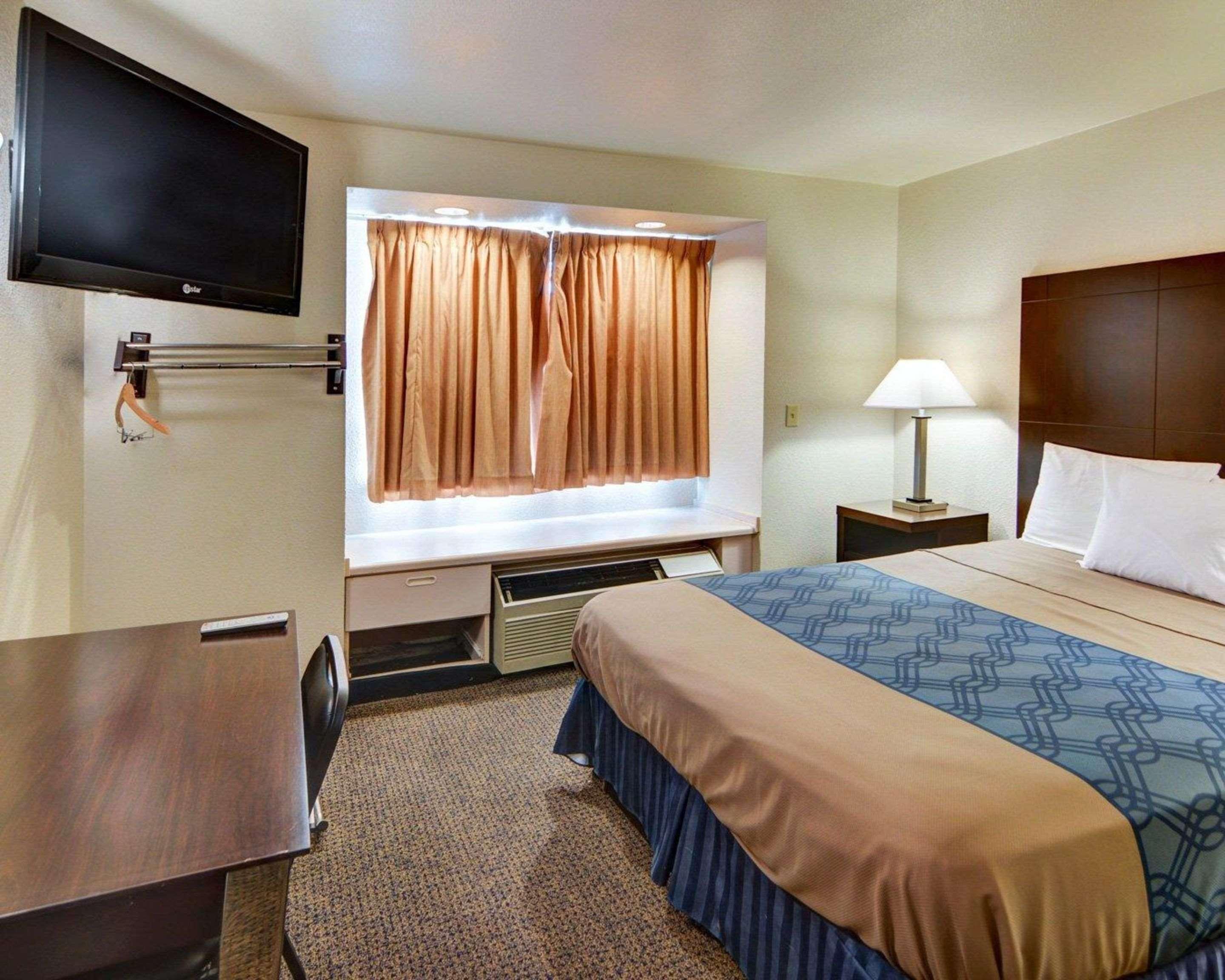 Rodeway Inn & Suites Lewisville I-35 Екстер'єр фото
