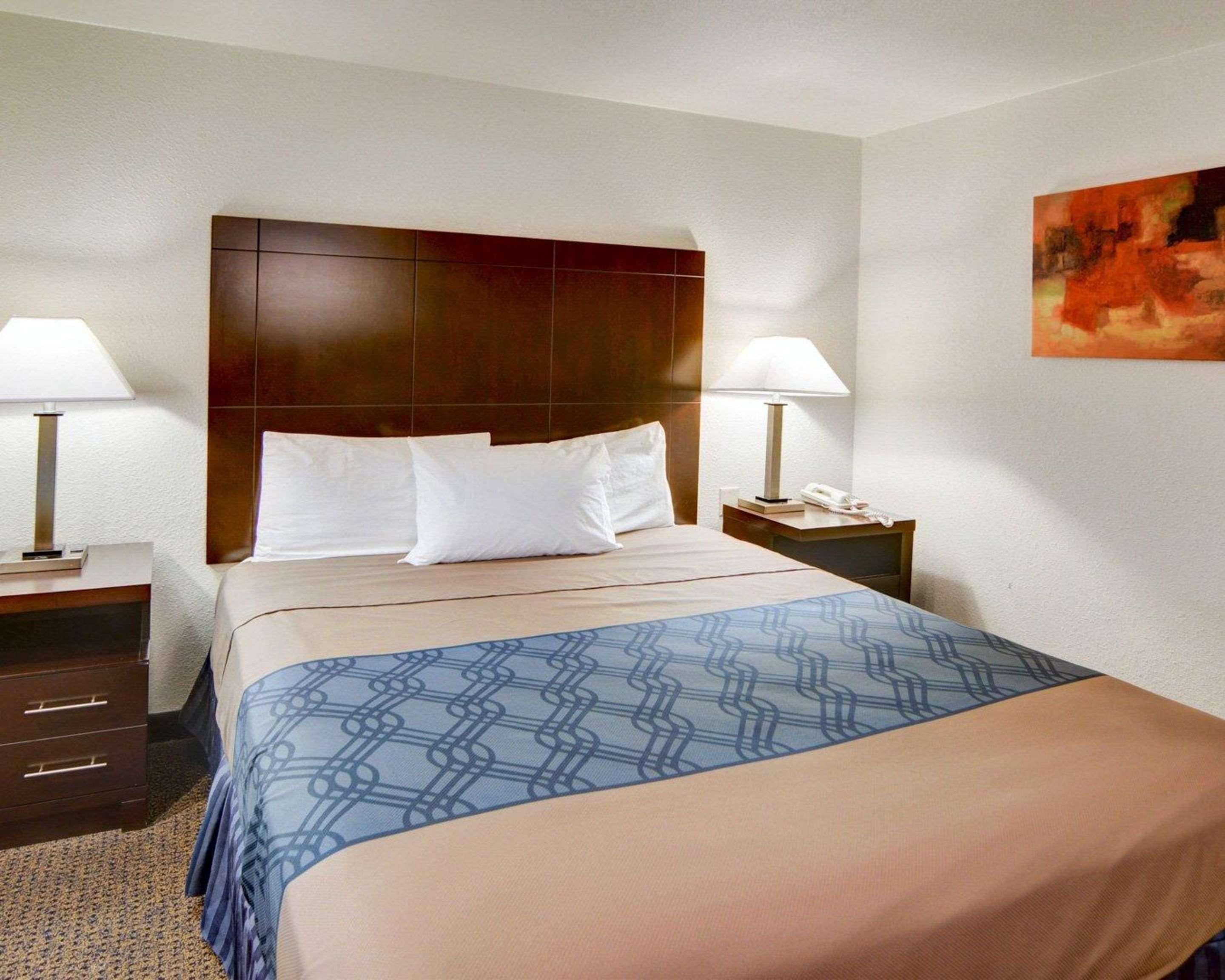 Rodeway Inn & Suites Lewisville I-35 Екстер'єр фото