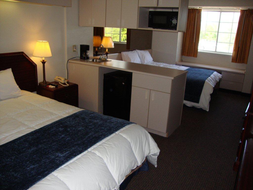 Rodeway Inn & Suites Lewisville I-35 Екстер'єр фото