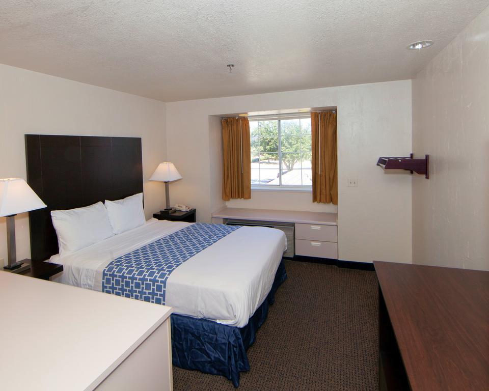 Rodeway Inn & Suites Lewisville I-35 Екстер'єр фото