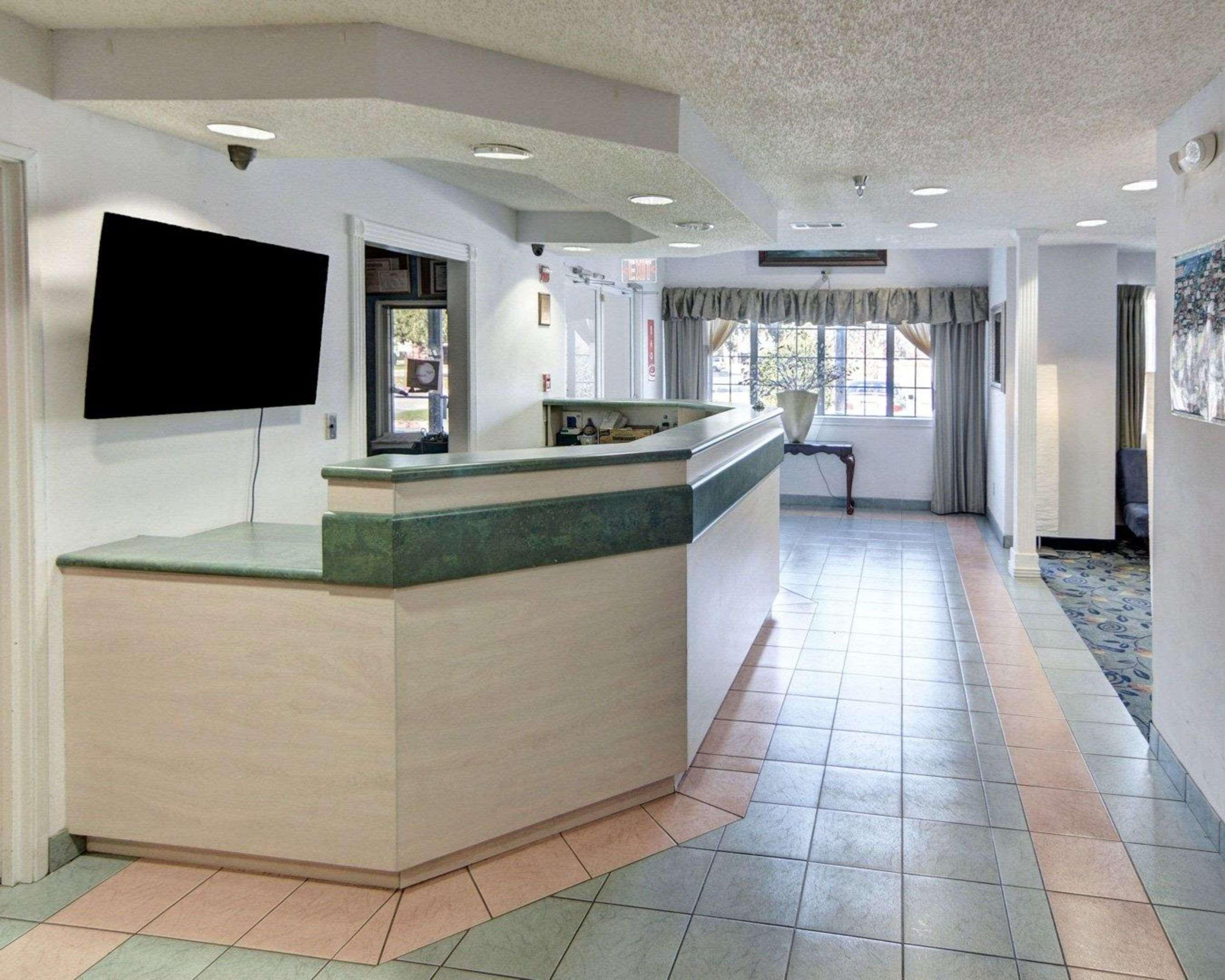 Rodeway Inn & Suites Lewisville I-35 Екстер'єр фото
